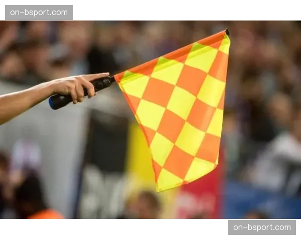 英足总宣布下赛季起将试行“橙牌”制度,用于处罚导致球权转换的战术犯规 英足总宣布下赛季起将试行“橙牌”制度,用于处罚导致球权转换的战术犯规